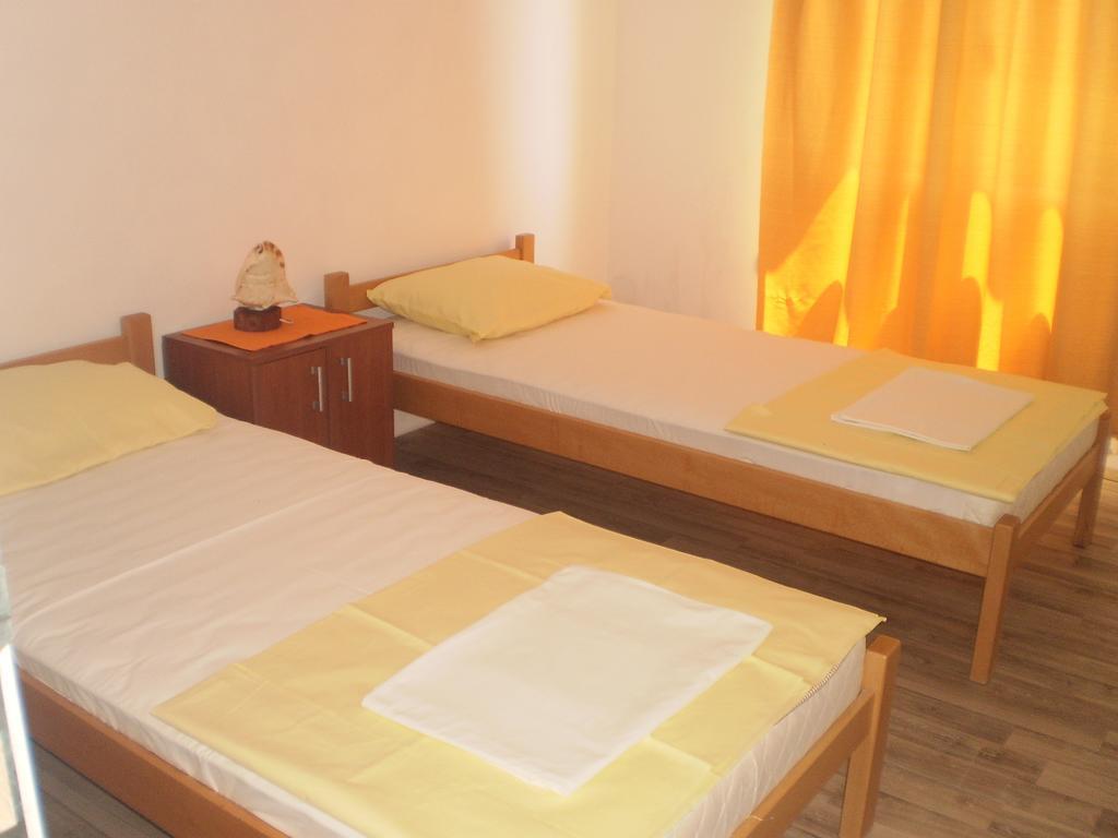 Apartment Vuk I Novak 乌尔齐尼 客房 照片